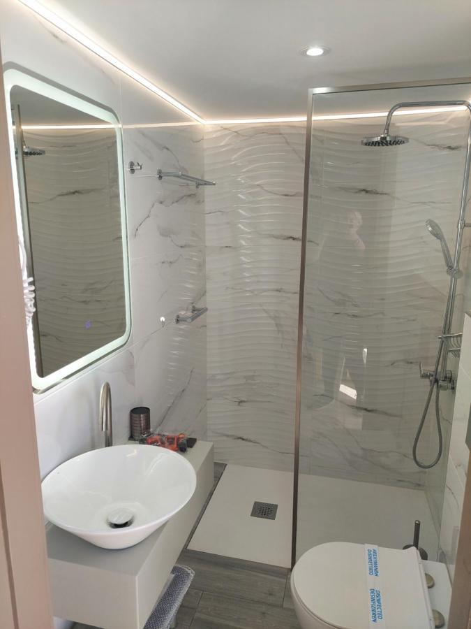 Familienzimmer mit Dusche